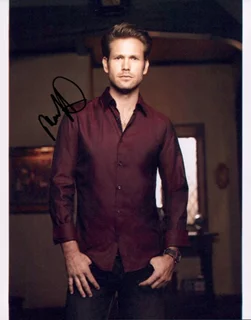 Matthew Davis autograph
