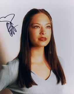 Kristin Kreuk autograph