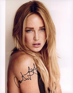 Caity Lotz autograph