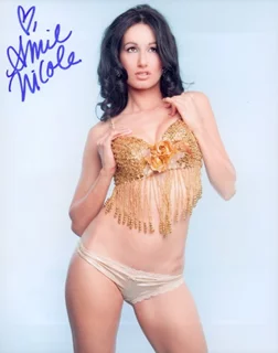 Amie Nicole autograph