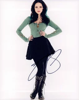 Elizabeth Gillies autograph