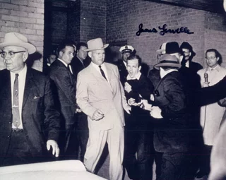 James Leavelle autograph