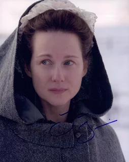 Laura Linney autograph
