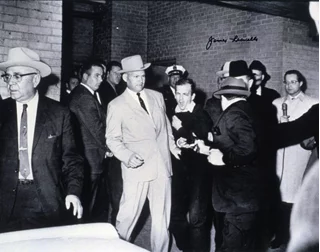 James Leavelle autograph