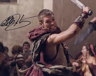 Liam McIntyre autograph