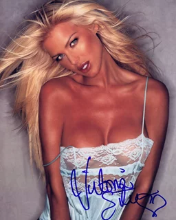 Victoria Silvstedt autograph