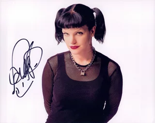 Pauley Perrette autograph