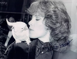 Stefanie Powers autograph