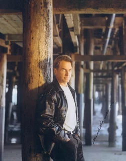 Mark Harmon autograph