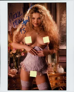 Nicole Wood autograph