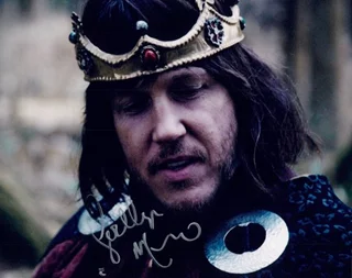 Lochlyn Munro autograph