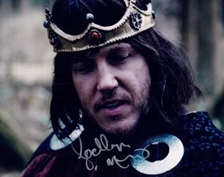 Lochlyn Munro autograph