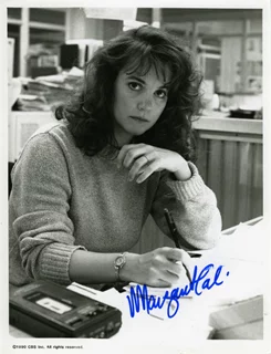 Margaret Colin autograph