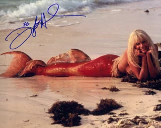Daryl Hannah autograph