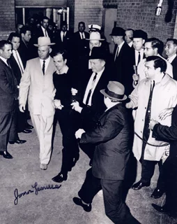 James Leavelle autograph