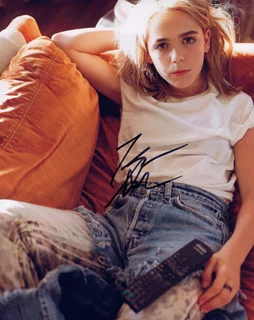 Kiernan Shipka autograph