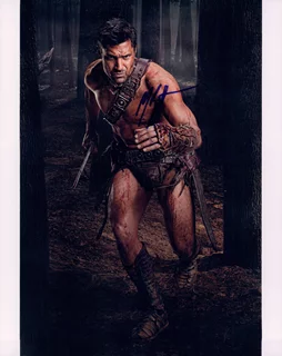 Manu Bennett autograph