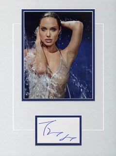 Angelina Jolie autograph