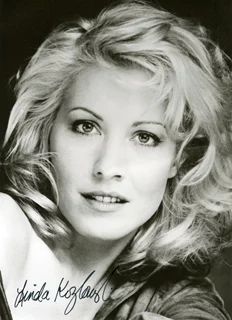 Linda Kozlowski autograph