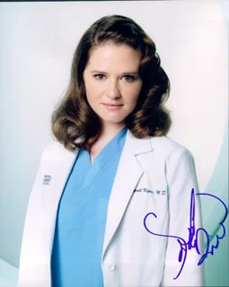 Sarah Drew autograph