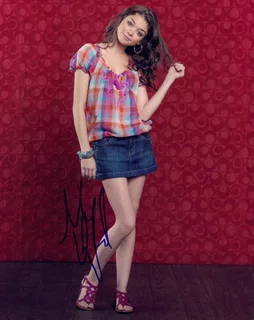Sarah Hyland autograph