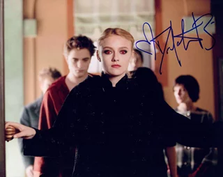 Dakota Fanning autograph
