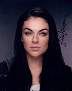 Serinda Swan autograph