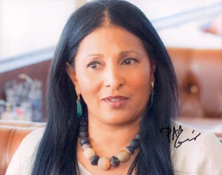 Pam Grier autograph