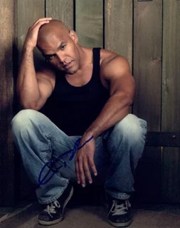 Amaury Nolasco autograph