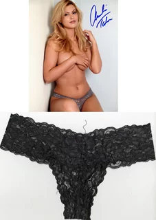 Amelia Talon autograph