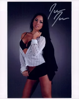 Jaelyn James autograph