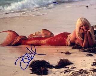 Daryl Hannah autograph