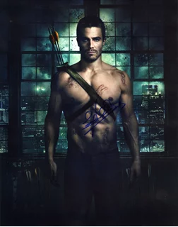 Stephen Amell autograph