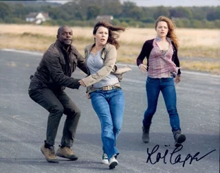 Zoe Tapper autograph