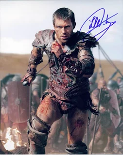 Liam McIntyre autograph