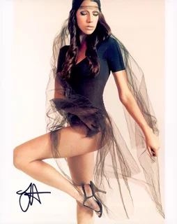 Jamie Gray Hyder autograph