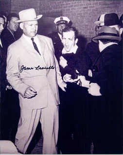 James Leavelle autograph