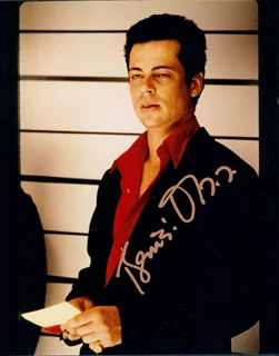 Benicio Del Toro autograph