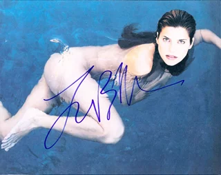 Lake Bell autograph