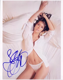 Jennifer Love Hewitt autograph