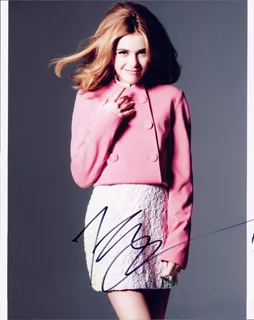 Kiernan Shipka autograph