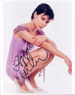Alyssa Milano autograph