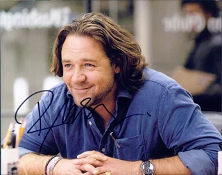 Russell Crowe autograph