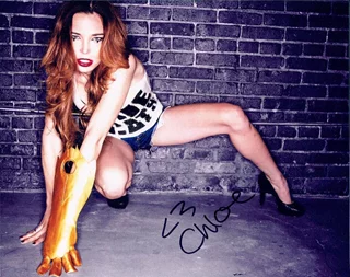 Chloe Dykstra autograph