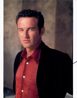 Julian McMahon autograph