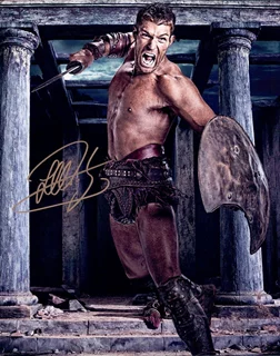 Liam McIntyre autograph