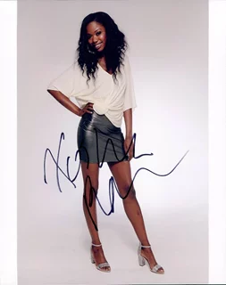 Xosha Roquemore autograph