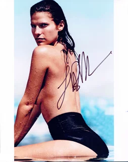 Lake Bell autograph