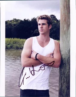 Liam Hemsworth autograph