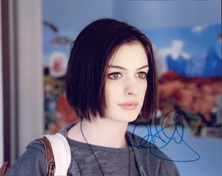 Anne Hathaway autograph